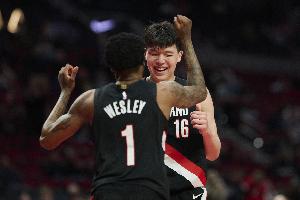 【菜鸟】杨瀚森5分1暴扣 哈珀19分6助 弗拉格17分8板6助 康神失准 - 资讯配图