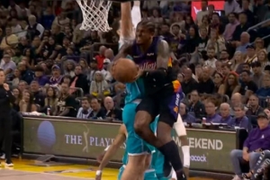 有乔科的影子！杰伦·格林突破精彩拉杆躲闪防守 反篮丝滑命中 - 资讯配图