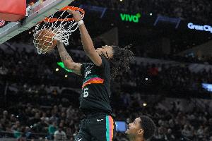 卡斯尔：最近15-20场马刺打出了最佳篮球 每场比赛我们都有机会赢 - 资讯配图