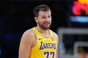 下半场21分!东契奇25中11砍全场最高35分外加8板4助 罚球10中8 - 资讯配图