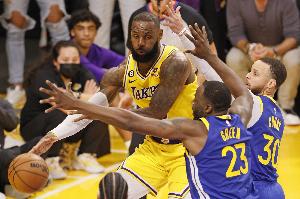 追梦:喜欢对阵詹姆斯 就像下棋一样 每个回合我俩都在见招拆招 - 资讯配图