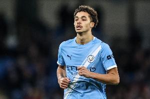 一鸣惊人!20岁曼城中卫阿莱恩身价暴涨900%,从80万欧涨至800万 - 资讯配图