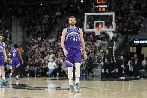 老将尚能一战!乐福替补15分钟 三分3投全中贡献12分8篮板 - 资讯配图