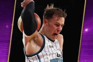 本赛季NBL25岁以下最佳球员！媒体人：新疆男篮签约大外援曼宁加 - 资讯配图