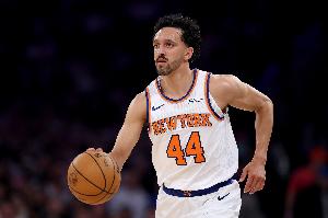 扔不进就是负作用!沙梅特三分球12中3仅拿9分1篮板 上半场6中0 - 资讯配图