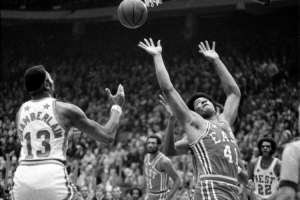 KD：张伯伦是那个时代独一无二的存在 我不敢相信他场均50分25板 - 资讯配图