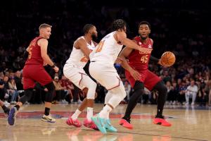 此消彼长！东部第3尼克斯输球遭连败 第4骑士将胜场差缩小到0.5个 - 资讯配图