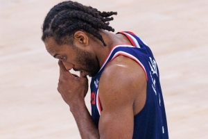 解说：小卡依旧是战神卡&角色球员手真硬 卢指导今天做了充分准备 - 资讯配图