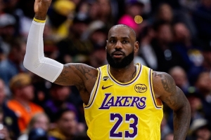 斯科特：太多传奇球星在湖人退役 老詹想打破常规 所以他会回骑士 - 资讯配图