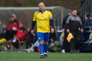 参加真人秀减重10公斤！41岁斯内德业余联赛复出，球队助教是他哥 - 资讯配图