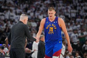 约基奇:老板问我该不该解雇马龙时我说再等等 但他已做了决定 - 资讯配图