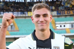 佩莱格里诺：米兰的关注令我欣喜，但我刚与帕尔马续约在这很开心 - 资讯配图