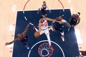 谁也不虚让谁！伦纳德强突唐斯上篮2+1 唐斯突破拉杆上篮2+1回应 - 资讯配图