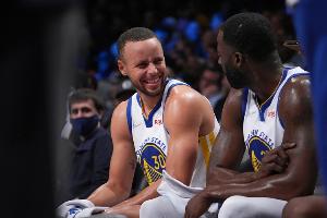 追梦：我成不了大卫·李 所以库里一拿球我就冲过去疯了一样掩护 - 资讯配图