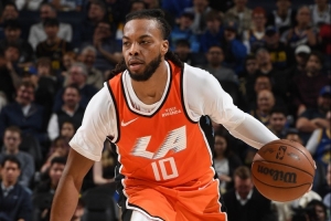 加兰出战的比赛快船4胜0负 场均贡献17分4.3篮板4.5助攻 - 资讯配图