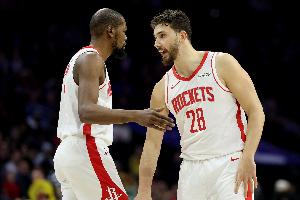 不容有失!ESPN明日胜率预测:火箭高达63.3% 猛龙为36.7% - 资讯配图