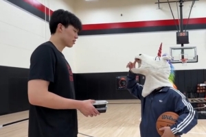 是否有压力？杨瀚森：分几方面 想证明自己 回馈球迷 为国出征 - 资讯配图