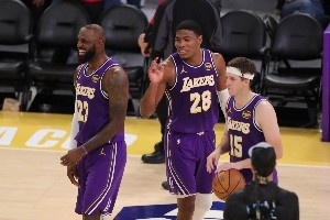 詹东里的最大问题其实是进攻而非防守 因此湖人亟需八村塁的发挥 - 资讯配图