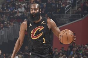 传奇行列!哈登突破29000分 历史第三位后卫&比肩乔丹和科比 - 资讯配图