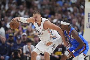 MVP候选人正面交锋！SGA本赛季对阵约老师2-0 场均轰35+4+11 - 资讯配图