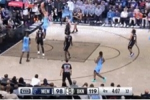 一飞冲天！吕佩尔冲击内线暴扣得手 砍下20分创生涯新高 - 资讯配图