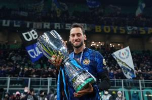 罗马诺：恰尔汗奥卢的续约完全停滞，若没进展极可能今夏离开国米 - 资讯配图