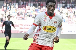 德媒:多特总监现场观战,考察19岁后卫加杜和20岁边锋沃姆布兰德 - 资讯配图