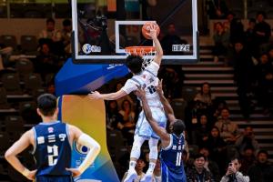 直播吧专访徐杰：全明星乃正赛首扣 做小个子球员标杆是终极目标 - 资讯配图