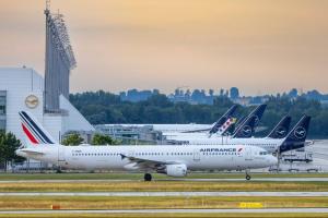 豪华且舒适!法国队世界杯期间飞行保障:环境安静宽敞、自带大厨 - 资讯配图