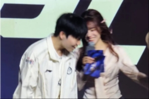 网友热议Rookie官宣微博:九年了 才发现感情走到不同的方向吗? - 资讯配图