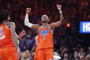 杰林威：真庆幸亚历山大是我们队友 他刚才简直救了我一命 - 资讯配图