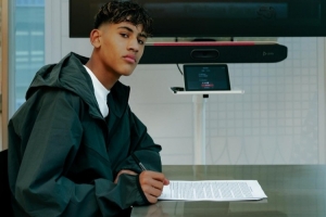 曼晚:曼联没让JJ·加布里埃尔踢U21是因为赛季初他才14岁 - 资讯配图