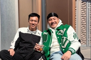 老队友!王大雷社媒晒与张弛合照:1314 - 资讯配图