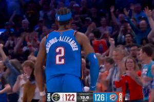 杀人武器这个时候用~亚历山大轰进三分领先4分 连续3场进关键三分 - 资讯配图