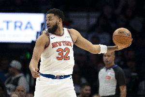 硬糖出没！唐斯轻伤不下火线 半场10中8高效砍下21分4板2助 - 资讯配图