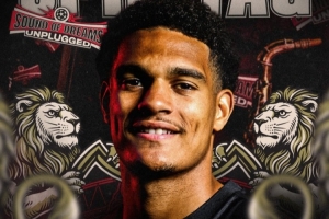 药厂PK兵工厂!勒沃库森发布欧冠迎战阿森纳海报:宽萨单人出镜 - 资讯配图