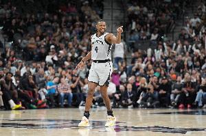 主场连续击败活塞快船火箭绿军！福克斯：这段赛程会真正考验我们 - 资讯配图