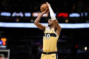 早知道不休息了！萨尔首节7中6轰13分 与阿德巴约对飚半节 - 资讯配图