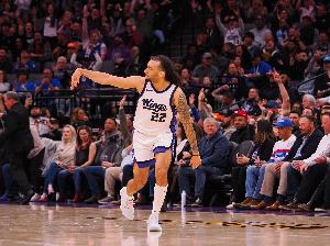 不摆烂了？国王20分大逆转步行者 德文·卡特末节独得22分 - 资讯配图