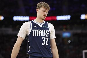 状态太一般！弗拉格半场5中2仅拿到6分6板1助 - 资讯配图