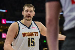 约基奇：“NBA不防守“的说法太扯淡了 要么不看球要么不懂球 - 资讯配图