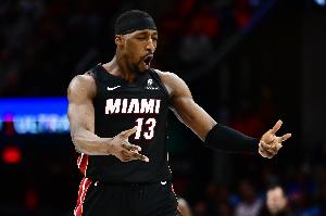 全场拿多少？阿德巴约半场24中13轰43分5板 首节狂砍31分 - 资讯配图