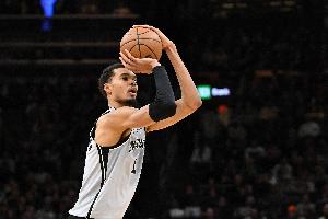 文班2次单场投进8+三分 中锋里仅次于波尔津吉斯的4次 - 资讯配图