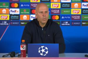 斯洛特：维尔茨错失了几乎空门的机会，裁判的判罚令人感到沮丧 - 资讯配图