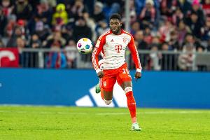 埃贝尔：阿方索·戴维斯出现肌肉受伤，穆西亚拉并无大碍 - 资讯配图