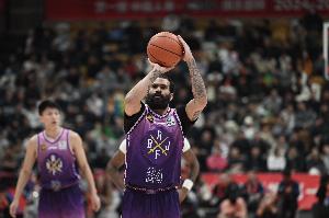 双外援发挥出色！里勒&豪斯半场18中13合砍33分带队领先 - 资讯配图