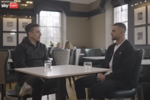 沃克:两年前图赫尔邀我加盟拜仁,因与瓜帅一顿晚餐决定留在曼城 - 资讯配图