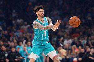 没想到吧！拉梅洛·鲍尔用287场比赛投进900+三分 NBA历史最快 - 资讯配图