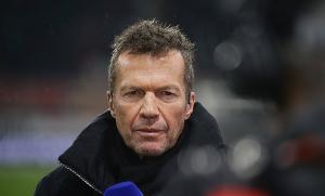 马特乌斯：这么明显的手球未判，让人怀疑VAR裁判离席去喝咖啡了 - 资讯配图