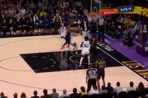 你来破局！斯玛特虚晃后突破挑篮被干扰球还有犯规 打成2+1 - 资讯配图